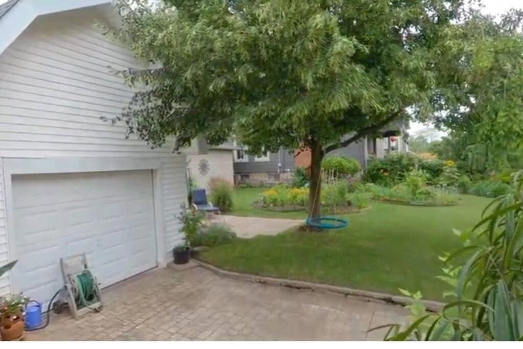 Garden 2 Storey House Ніагара-Фоллс Екстер'єр фото