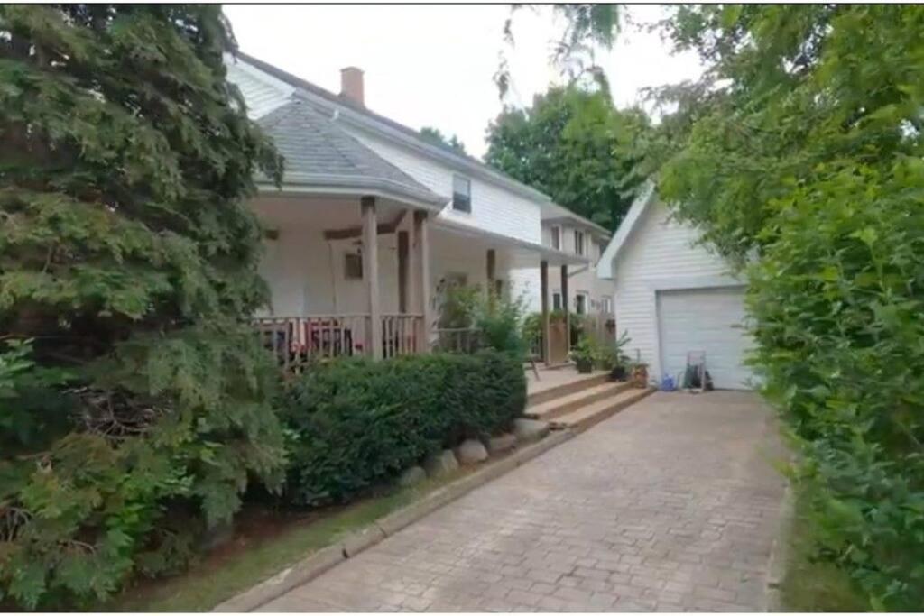 Garden 2 Storey House Ніагара-Фоллс Екстер'єр фото